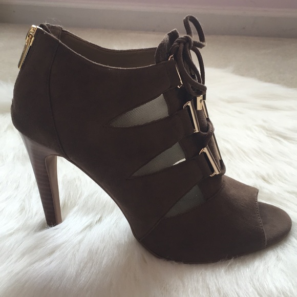 NIB ISOLA Brinly Nimbus Suede Bootie - Picture 3 of 9